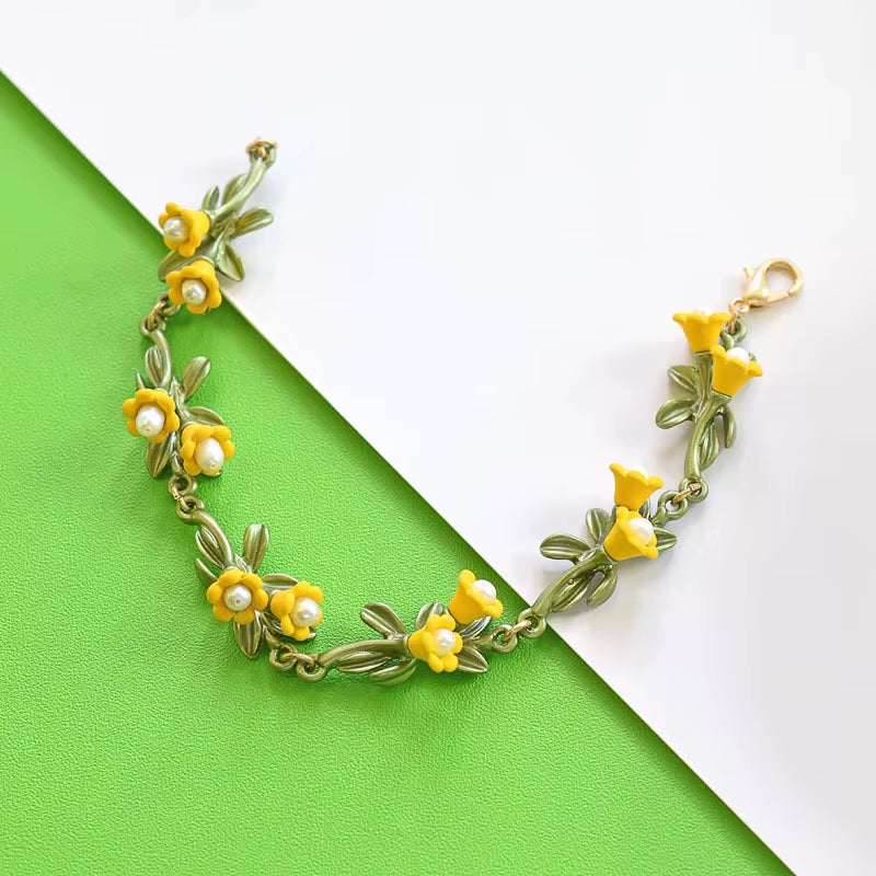 2020 NEW Elegant Retro Freshwater Pearls Plant White Bell Orchid Leaves Flowers Bracelet for Women Party Jewelry Gift