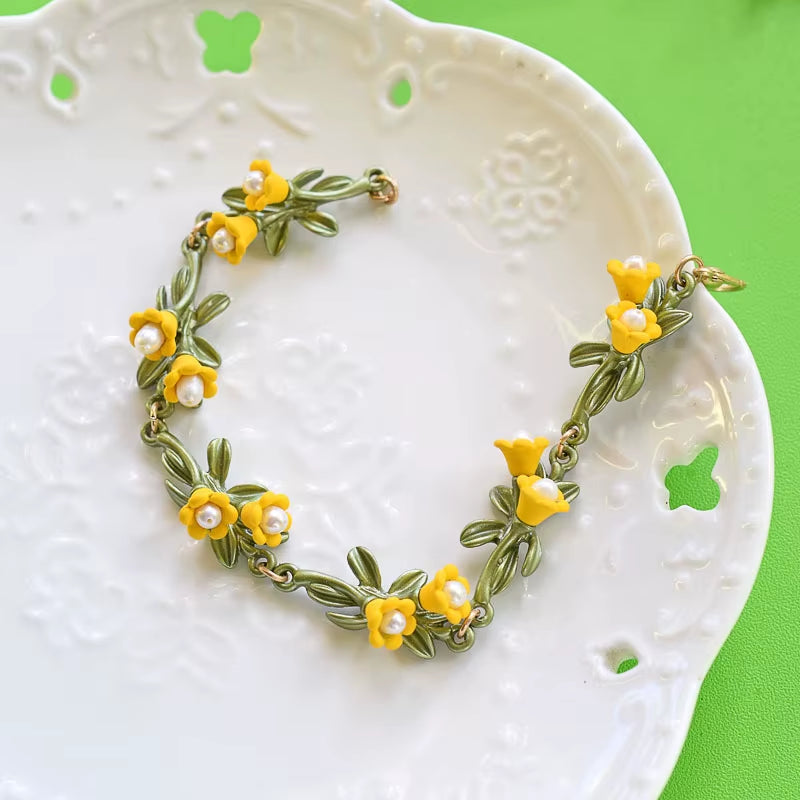 2020 NEW Elegant Retro Freshwater Pearls Plant White Bell Orchid Leaves Flowers Bracelet for Women Party Jewelry Gift