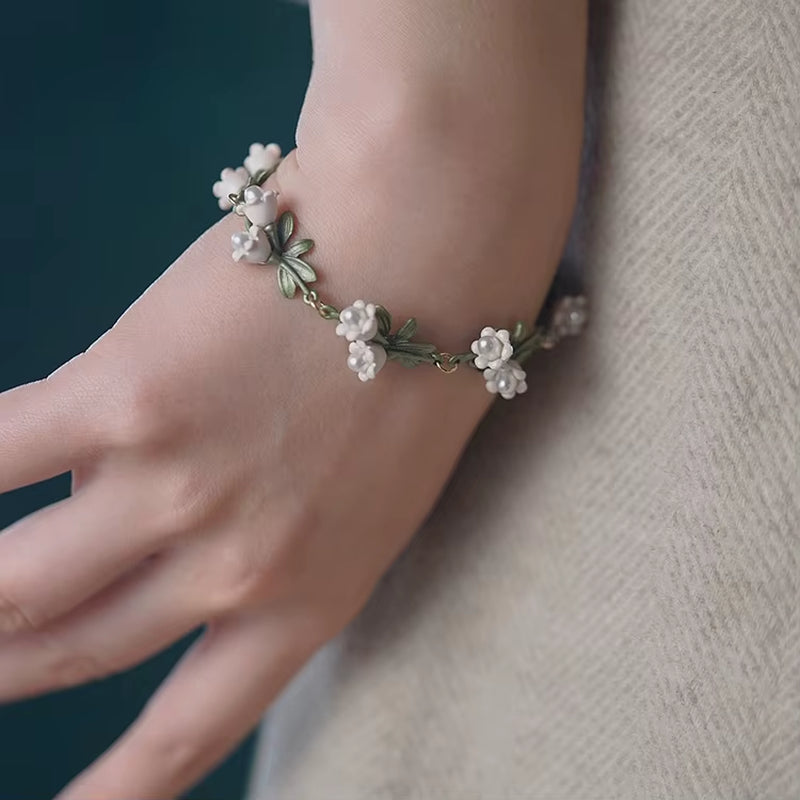 2020 NEW Elegant Retro Freshwater Pearls Plant White Bell Orchid Leaves Flowers Bracelet for Women Party Jewelry Gift