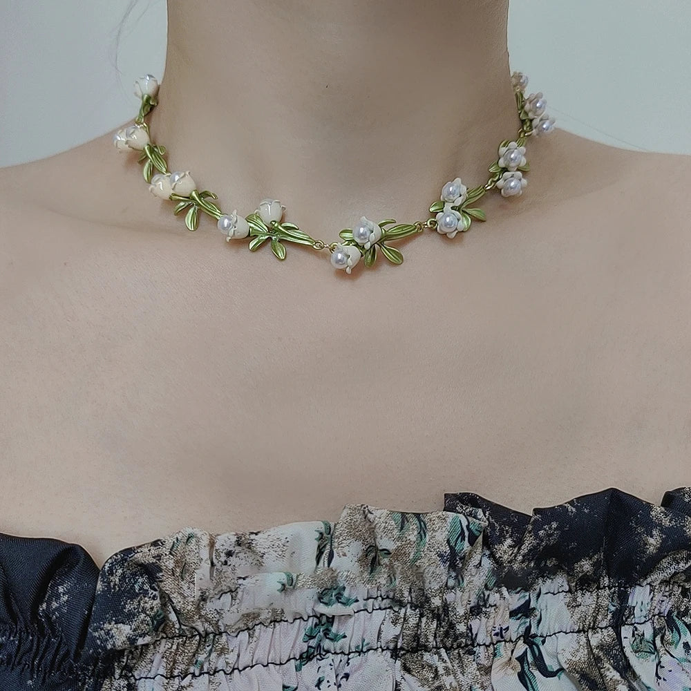 Elegant Bell Orchids Choker Necklaces for Women White Flowers Green Enamel Plant Pearl Necklace Wedding Jewelry Gift