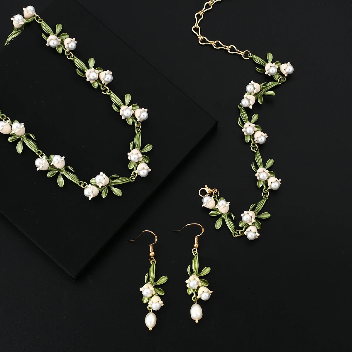 Elegant Bell Orchids Choker Necklaces for Women White Flowers Green Enamel Plant Pearl Necklace Wedding Jewelry Gift