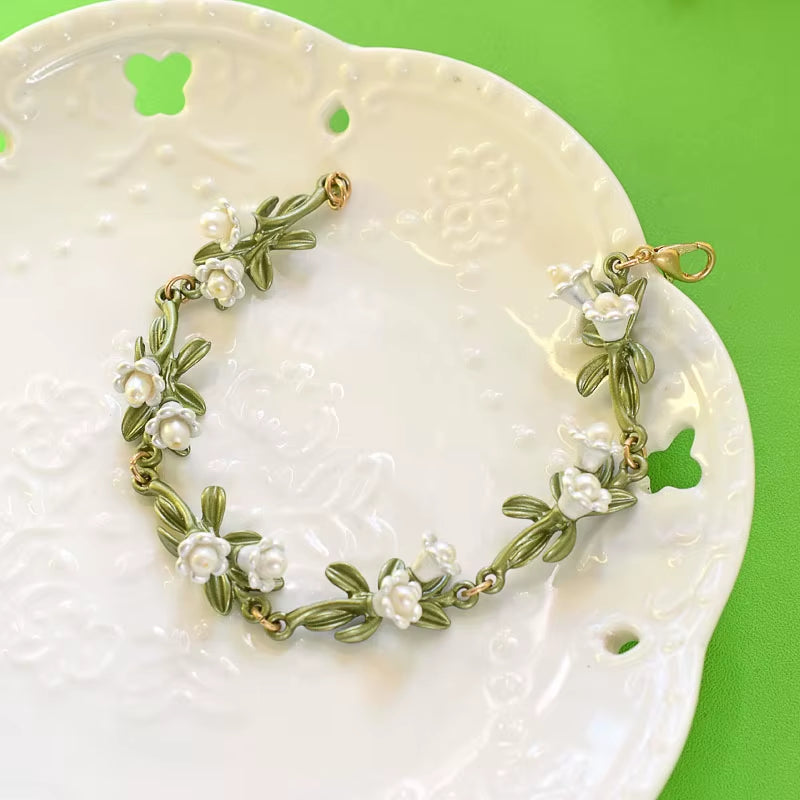 2020 NEW Elegant Retro Freshwater Pearls Plant White Bell Orchid Leaves Flowers Bracelet for Women Party Jewelry Gift