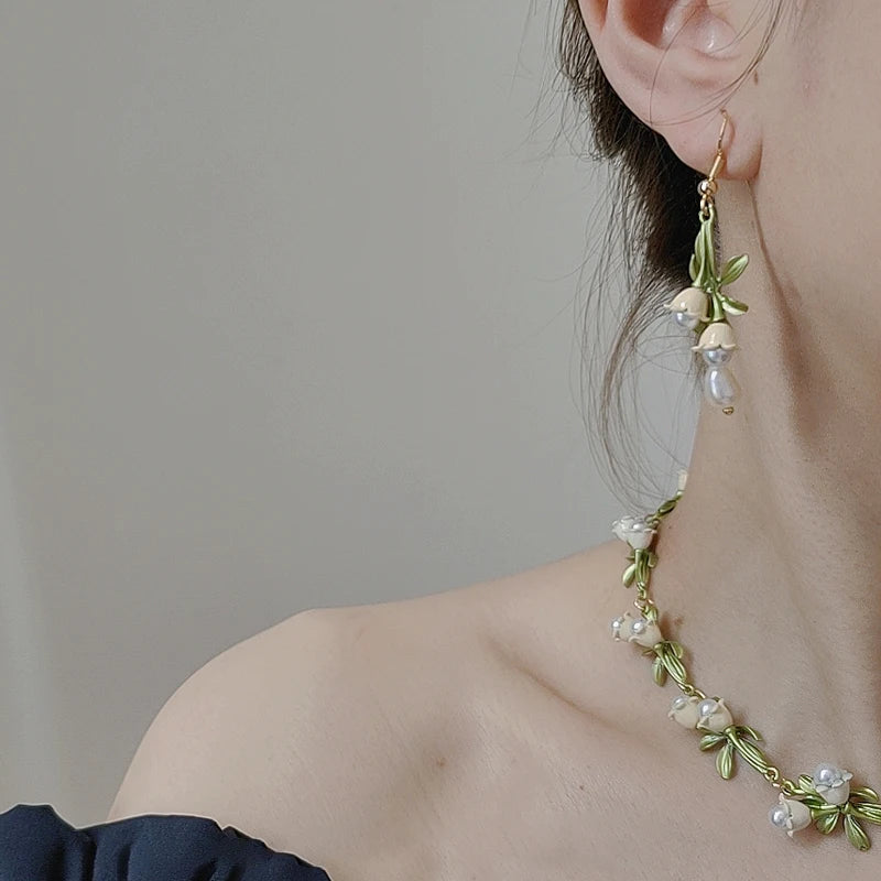 White Orchid Necklace