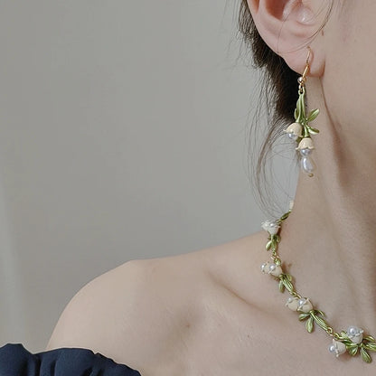 White Orchid Necklace