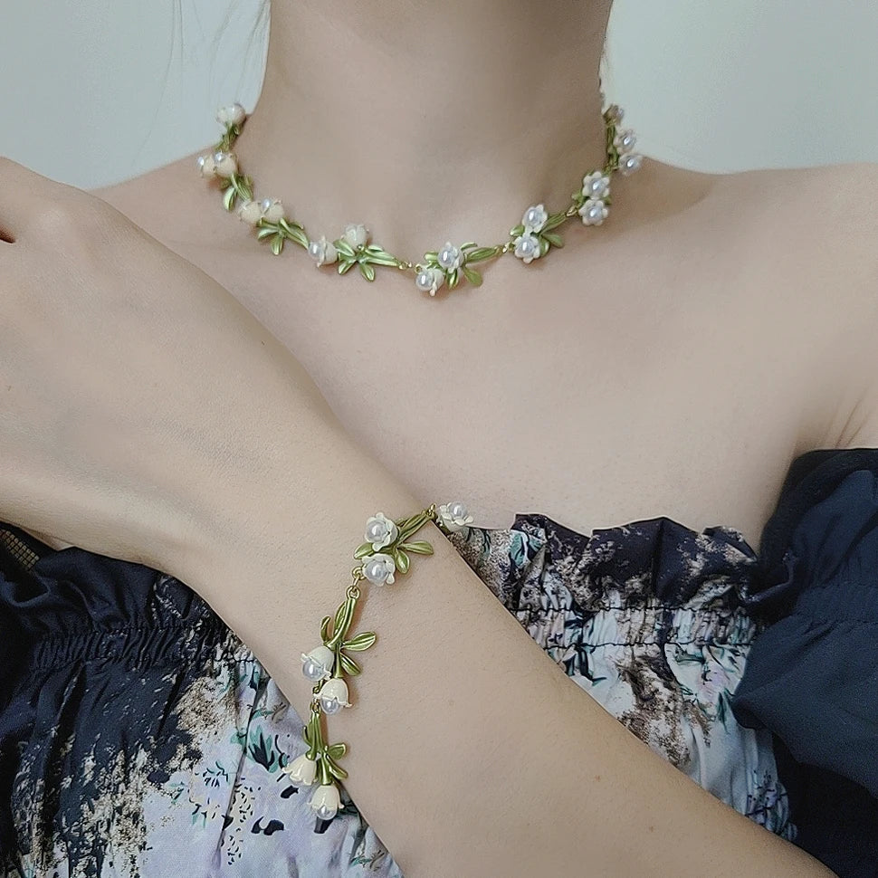 Elegant Bell Orchids Choker Necklaces for Women White Flowers Green Enamel Plant Pearl Necklace Wedding Jewelry Gift