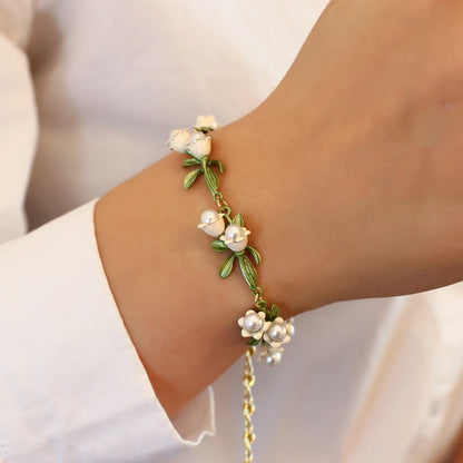 Elegant Bell Orchids Choker Necklaces for Women White Flowers Green Enamel Plant Pearl Necklace Wedding Jewelry Gift
